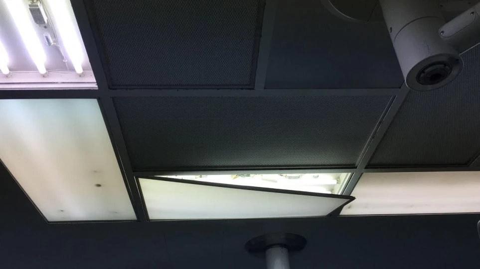 Μια εικόνα… 1000 λέξεις για την κατάσταση στο ΕΣΥ: Ξηλωμένα τα φώτα σε χειρουργεία στο ΚΑΤ